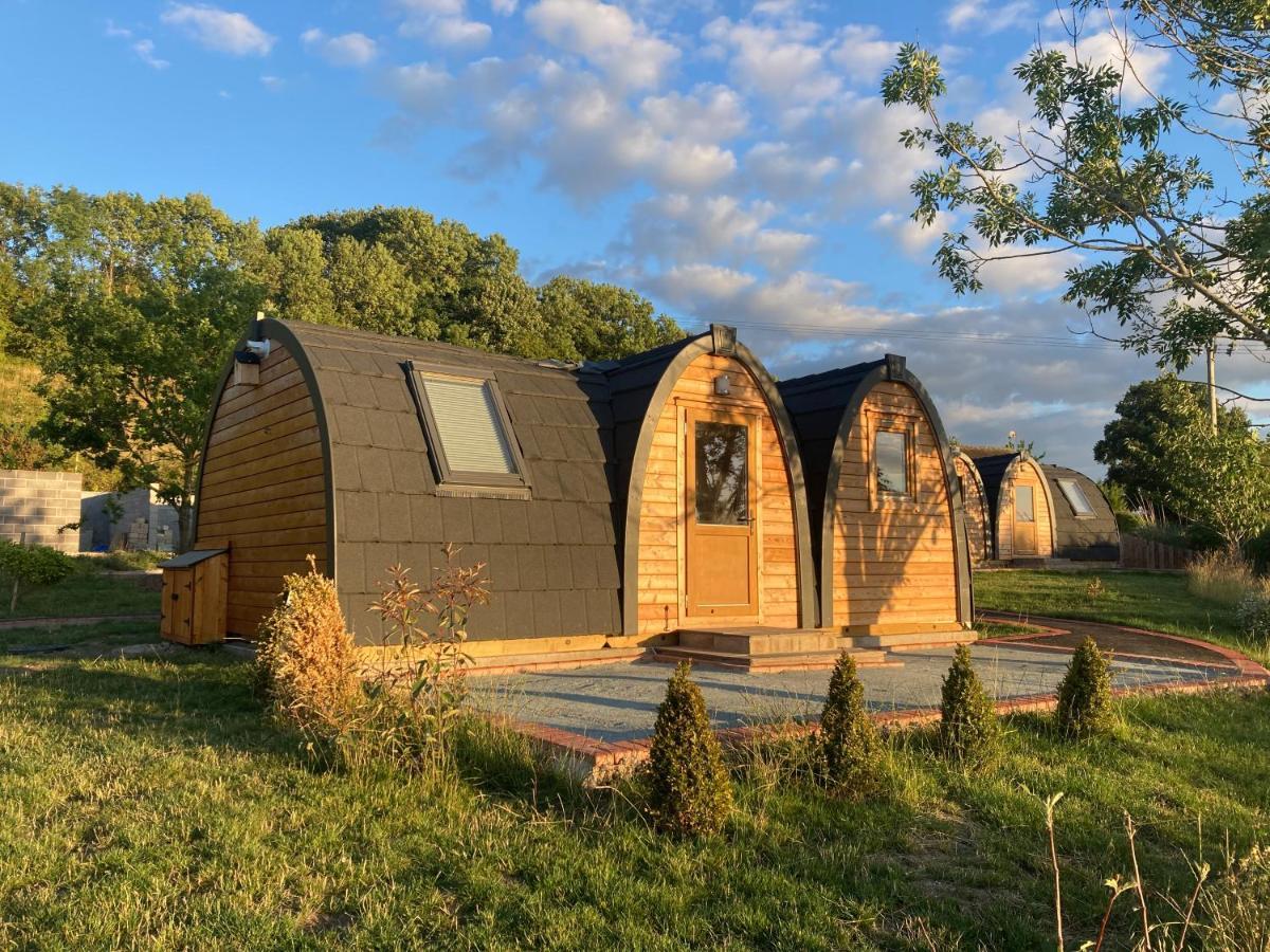 فندق Rabbit Glamping Pod School House Farm Leighton  المظهر الخارجي الصورة