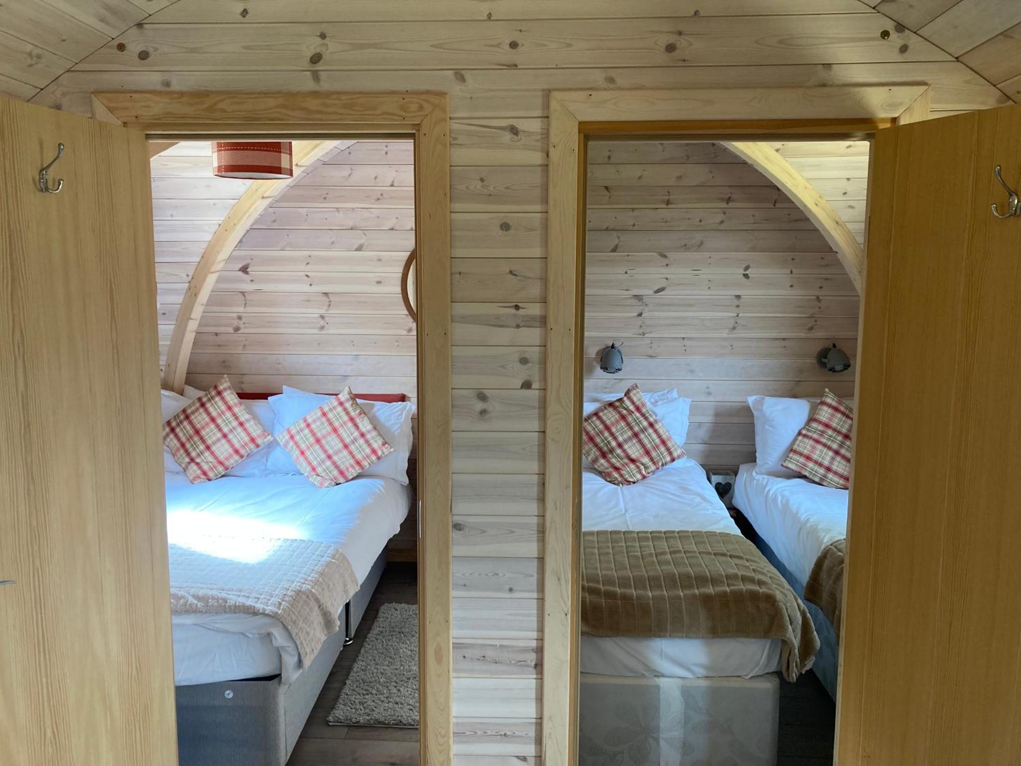 فندق Rabbit Glamping Pod School House Farm Leighton  المظهر الخارجي الصورة